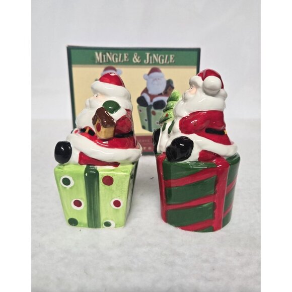 Cracker Barrel Mingle & Jingle Santa Salt & Pepper Shaker Set in Original Box - Picture 4 of 14